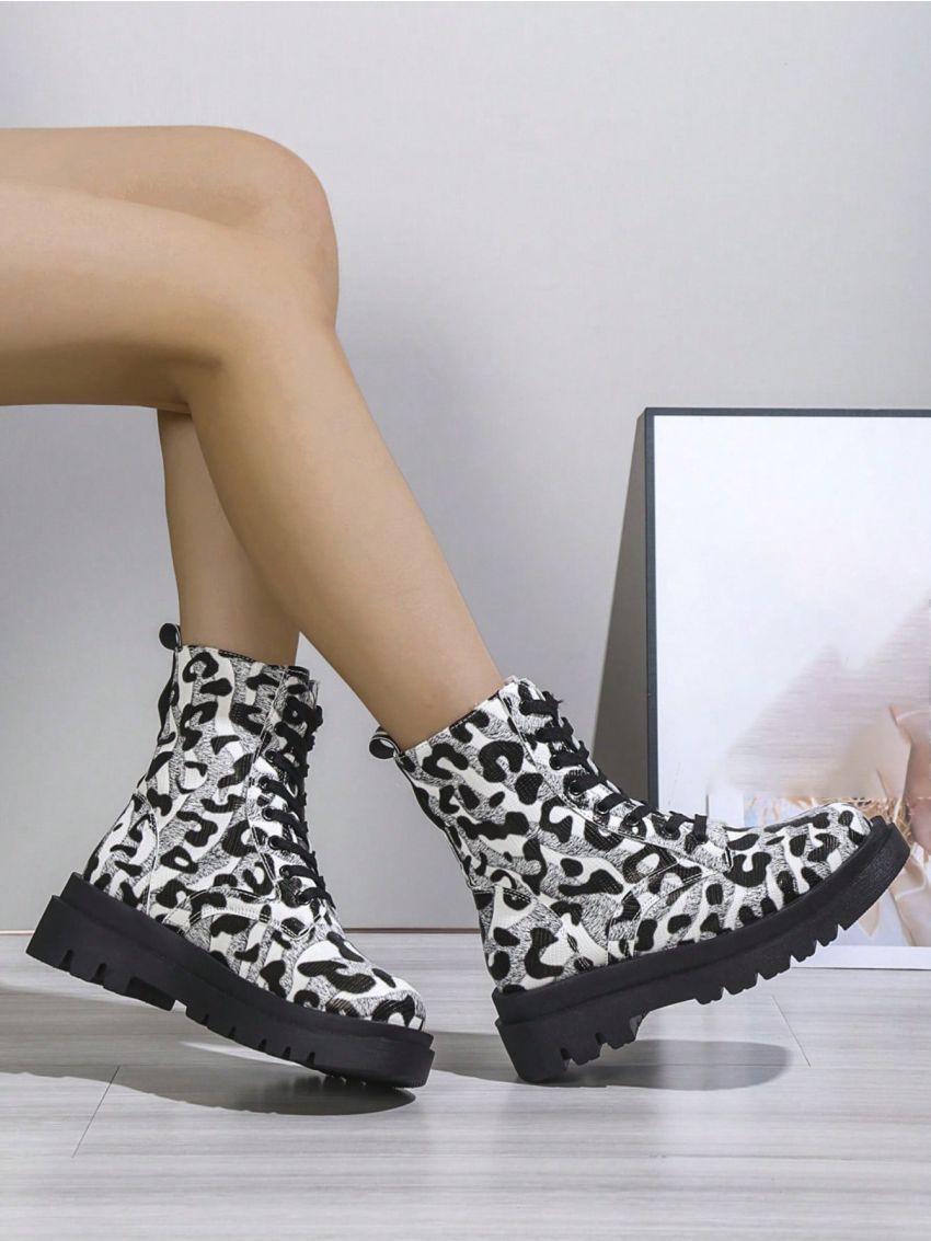 Autumn/winter Fashionable Simple Style Casual Thick Heel Leopard Print Short Boots With Straps For Women