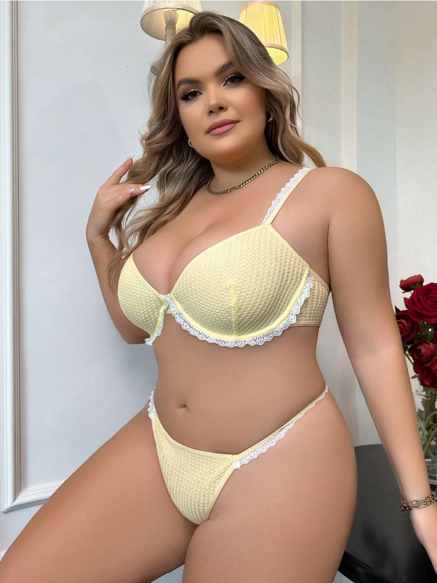 Plus Contrast Lace Underwire Lingerie Set