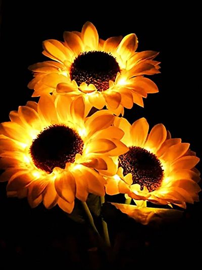 2pcs Solar sunflower flowers, outdoor solar garden post lights, upgraded LED solar lights, 3 sunflowers, waterproof solar decorative lights for gardens, yards, backyards, lawns, decorative lights