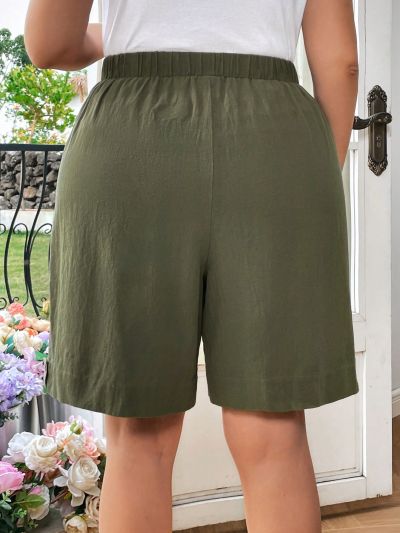 SHEIN LUNE Plus Size Solid Color Casual Button Detail Slant Pocket Shorts