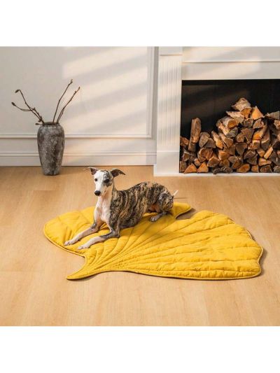 FUNNYFUZZY Leaf Shape Dog Blanket