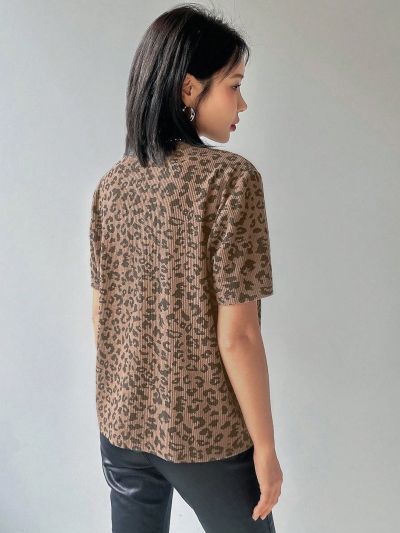 DAZY Leopard Print Loose Fit Short Sleeve Women's T-Shirt With Round Neckline