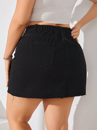 SHEIN VCAY Plus Size Solid Color Denim Skirt With Slanted Pockets