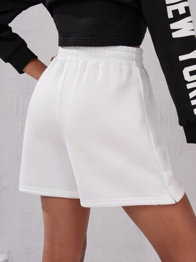 SHEIN Tween Girls Solid Color Patched Detail Straight Shorts