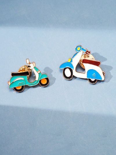 2pcs Universal Fashionable Versatile Cool Electric Scooter Shaped Decorative Brooch