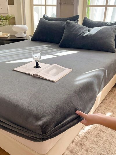 3pcs Deep Grey Crystal Velvet Bedding Set (Including Bed Sheet, Quilt Cover, Pillowcase)