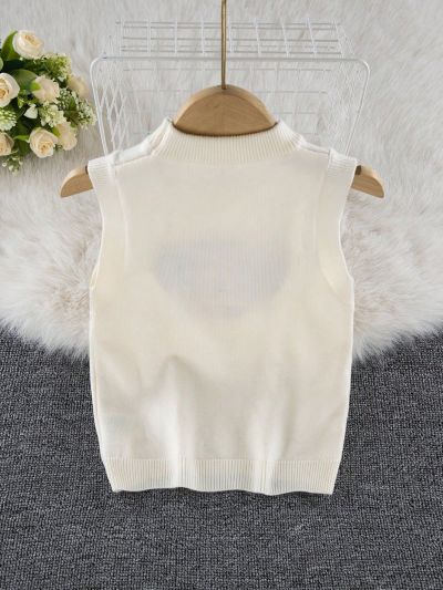 Young Girl'S Lace Edge Sweater Vest With Heart And Bear Pattern