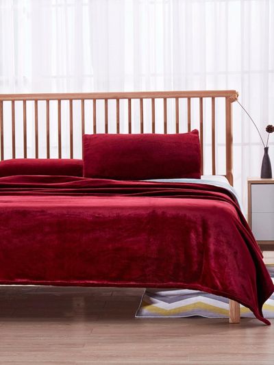 1pc Burgundy Blanket, Minimalist Flannelette Blanket For Bed