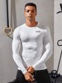Men Letter Graphic Top-stitching Raglan Sleeve Sports Tee