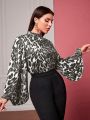 SHEIN Modely Leopard Print Bell Sleeve Shirt